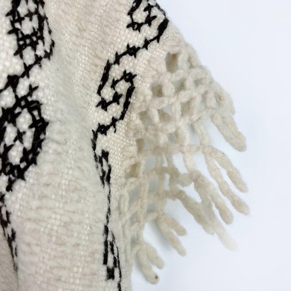 ⚡️SOLD⚡️ vintage wool western caftan poncho - one size - Picture 2 of 6